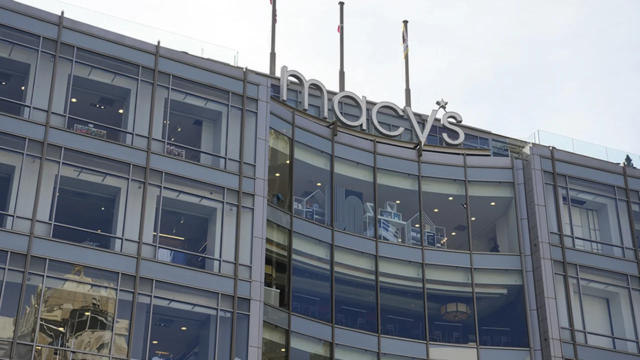 Cover Image for Macy's in San Francisco Union Square reopens