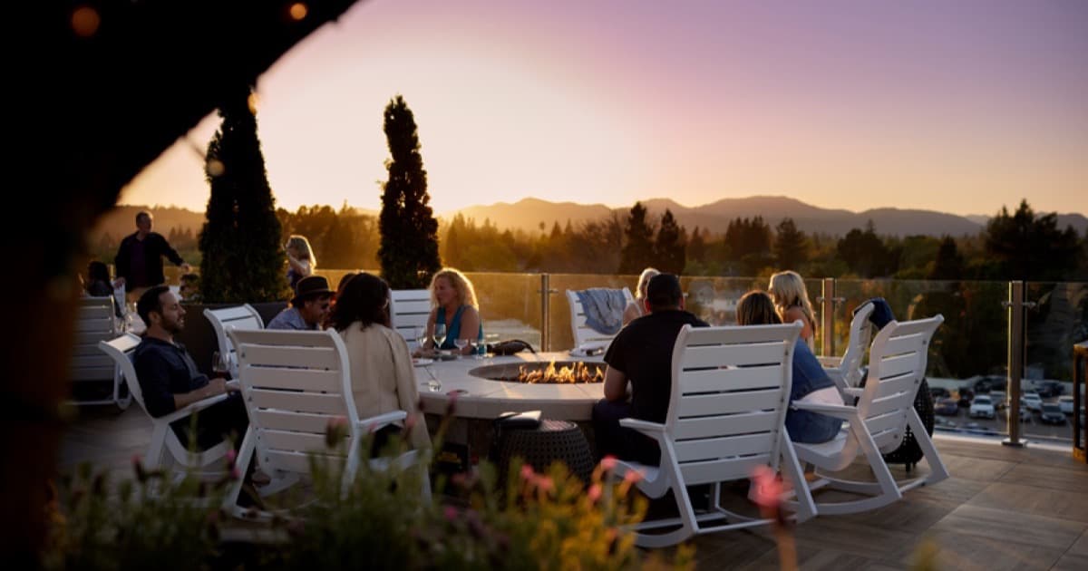 Cover Image for Sky & Vine Rooftop Bar Debuts a Sunday Brunch With Napa Valley Views